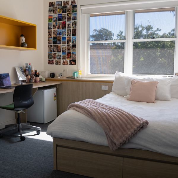 Standard room with communal bathroom